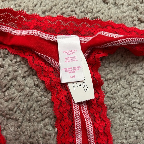 NWT New Victoria’s Secret Red Lace Snowflake Low Rise Thong Large - Picture 3 of 6